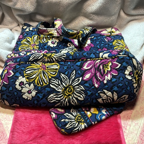 Vera Bradley 3 piece Set Bag, Wallet/ Id / Key Ring and Small Pouch - Picture 7 of 17